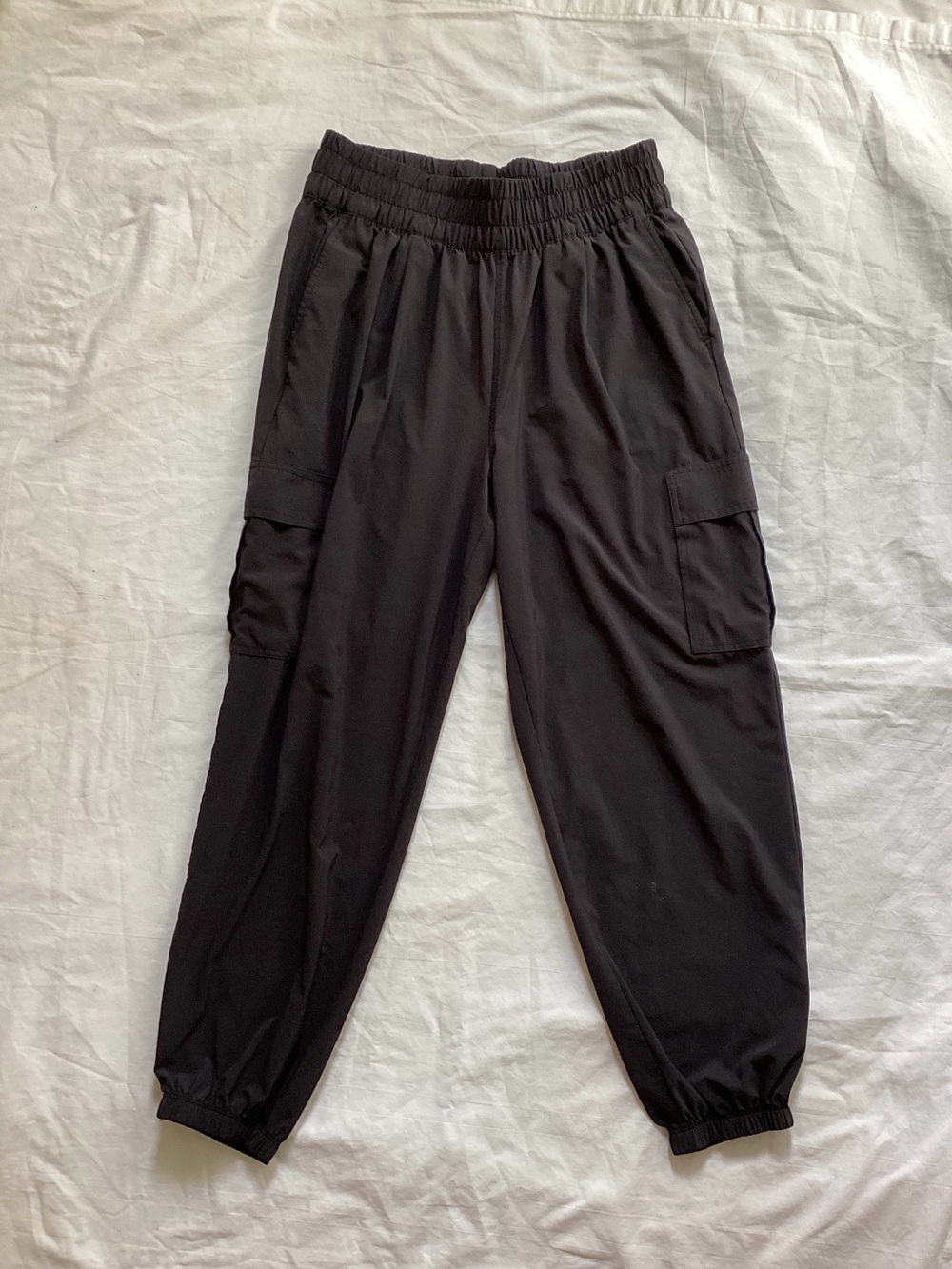Vuori Women's Black Cargo Jogger Pants
